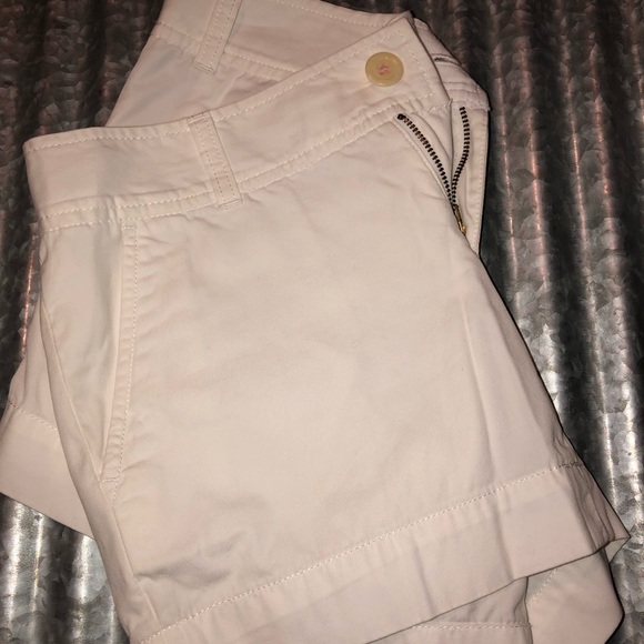 Lilly Pulitzer shorts size 2. - Picture 2 of 4